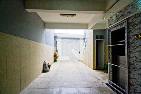 Casa à venda com 250m², 4 quartos e 6 vagas Casa à venda com 250m², 4 quartos e 6 vagasGaragem