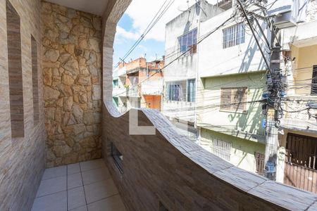 Casa à venda com 225m², 3 quartos e 1 vaga Casa à venda com 225m², 3 quartos e 1 vagaVaranda