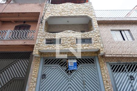 Casa à venda com 225m², 3 quartos e 1 vaga Casa à venda com 225m², 3 quartos e 1 vagaFachada