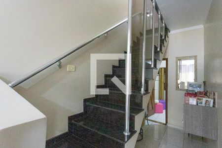 Casa à venda com 225m², 3 quartos e 1 vaga Casa à venda com 225m², 3 quartos e 1 vagaEscada 2