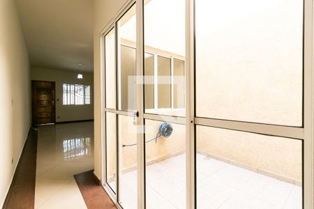 Corredor de casa para alugar com 3 quartos, 150m² em Penha de França, São Paulo