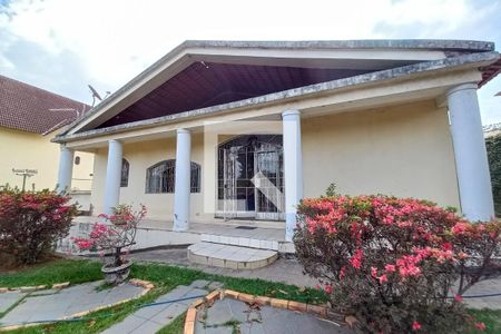 Casa à venda com 262m², 4 quartos e 6 vagasFachada