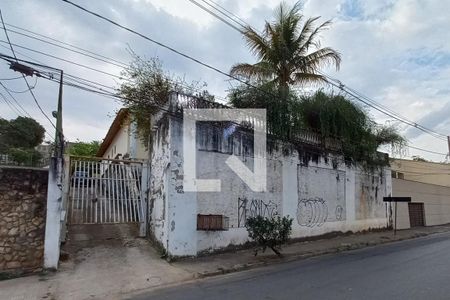 Casa à venda com 262m², 4 quartos e 6 vagasFachada