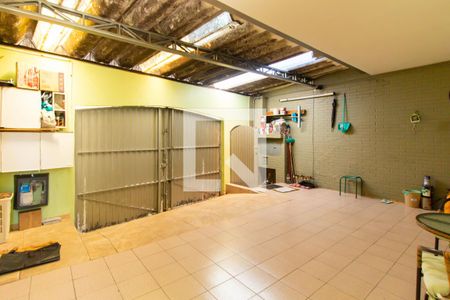 Casa à venda com 205m², 5 quartos e 2 vagas Casa à venda com 205m², 5 quartos e 2 vagasGaragem