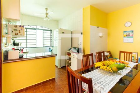 Casa à venda com 205m², 5 quartos e 2 vagas Casa à venda com 205m², 5 quartos e 2 vagasCozinha