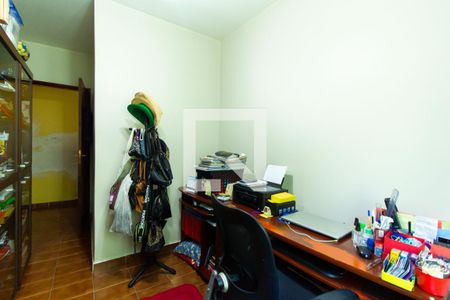 Casa à venda com 205m², 5 quartos e 2 vagas Casa à venda com 205m², 5 quartos e 2 vagasQuarto 4