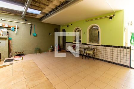 Casa à venda com 205m², 5 quartos e 2 vagas Casa à venda com 205m², 5 quartos e 2 vagasGaragem