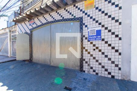 Casa à venda com 205m², 5 quartos e 2 vagas Casa à venda com 205m², 5 quartos e 2 vagasFachada