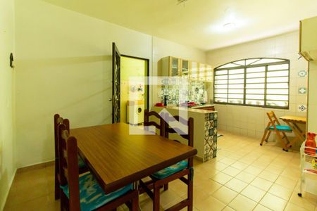 Casa à venda com 205m², 5 quartos e 2 vagas Casa à venda com 205m², 5 quartos e 2 vagasCozinha 1