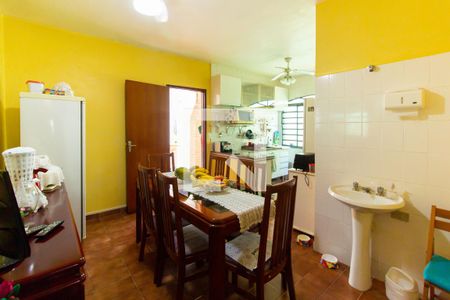 Casa à venda com 205m², 5 quartos e 2 vagas Casa à venda com 205m², 5 quartos e 2 vagasCozinha