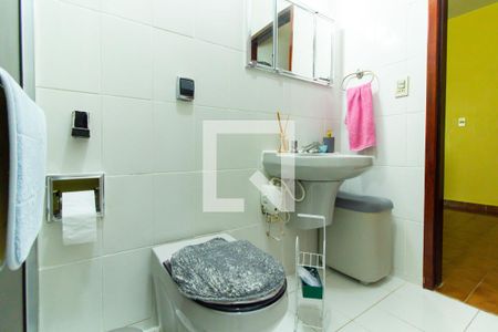 Casa à venda com 205m², 5 quartos e 2 vagas Casa à venda com 205m², 5 quartos e 2 vagasBanheiro 2