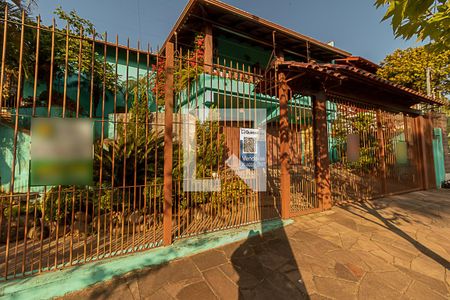 Casa à venda com 235m², 4 quartos e 2 vagasFachada