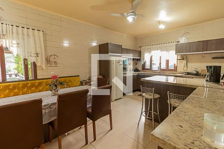 Casa à venda com 235m², 4 quartos e 2 vagasCozinha