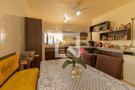 Casa à venda com 235m², 4 quartos e 2 vagasCozinha