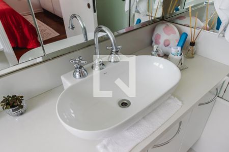 Casa à venda com 350m², 3 quartos e 6 vagasBanheiro da Suíte 3 Pia