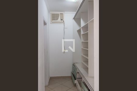 Casa à venda com 366m², 4 quartos e 2 vagas Casa à venda com 366m², 4 quartos e 2 vagasCloset da Suíte 1