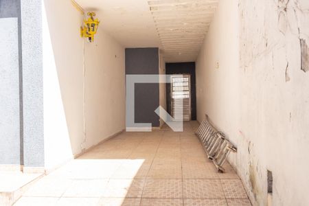 Casa à venda com 366m², 4 quartos e 2 vagas Casa à venda com 366m², 4 quartos e 2 vagasEntrada e Garagem