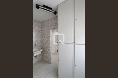 Apartamento à venda com 248m², 4 quartos e 4 vagas Apartamento à venda com 248m², 4 quartos e 4 vagasÁrea de Serviço