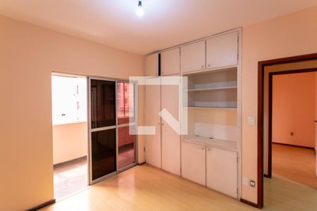 Apartamento à venda com 248m², 4 quartos e 4 vagas Apartamento à venda com 248m², 4 quartos e 4 vagasQuarto Suíte