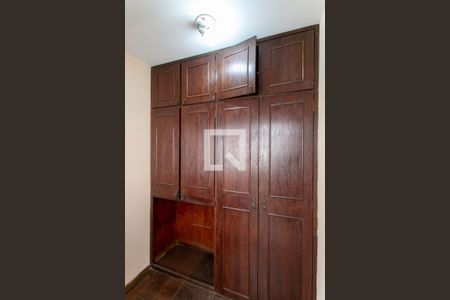 Apartamento à venda com 248m², 4 quartos e 4 vagas Apartamento à venda com 248m², 4 quartos e 4 vagasQuarto de Serviço