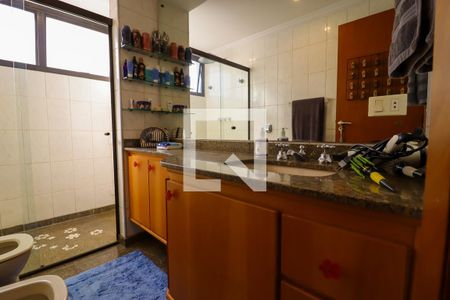 Apartamento à venda com 226m², 4 quartos e 4 vagasBanheiro da Suíte 1