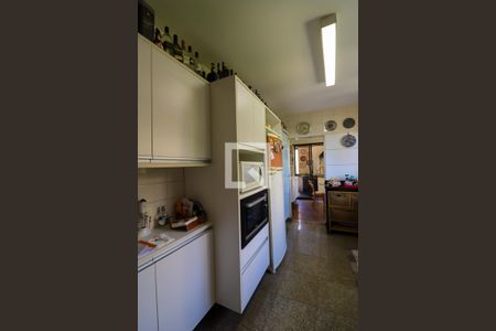 Apartamento à venda com 226m², 4 quartos e 4 vagasCozinha - Armários