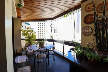 Apartamento à venda com 226m², 4 quartos e 4 vagasvaranda