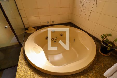 Apartamento à venda com 226m², 4 quartos e 4 vagasBanheiro da Suíte 2