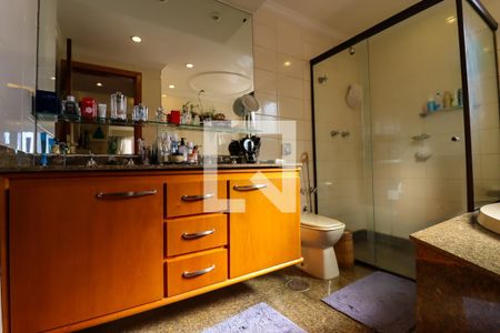 Apartamento à venda com 226m², 4 quartos e 4 vagasBanheiro da Suíte 2