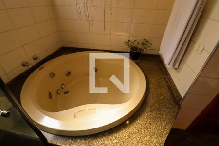 Apartamento à venda com 226m², 4 quartos e 4 vagasBanheiro da Suíte 2