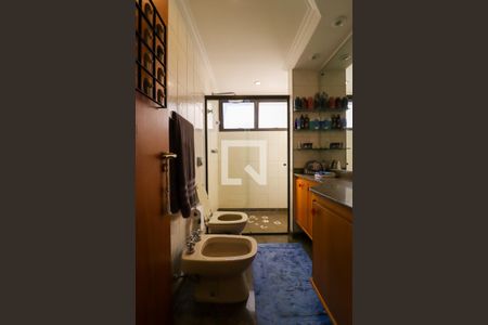 Apartamento à venda com 226m², 4 quartos e 4 vagasBanheiro da Suíte 1