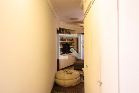 Apartamento à venda com 226m², 4 quartos e 4 vagasCorredor