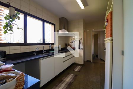 Apartamento à venda com 226m², 4 quartos e 4 vagasCozinha