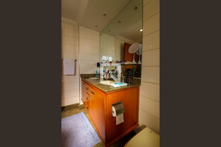 Apartamento à venda com 226m², 4 quartos e 4 vagasBanheiro da Suíte 2