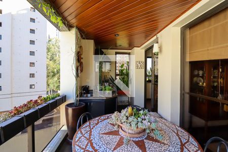 Apartamento à venda com 226m², 4 quartos e 4 vagasvaranda