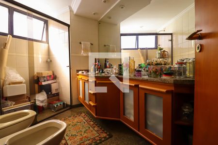 Apartamento à venda com 226m², 4 quartos e 4 vagasBanheiro 1