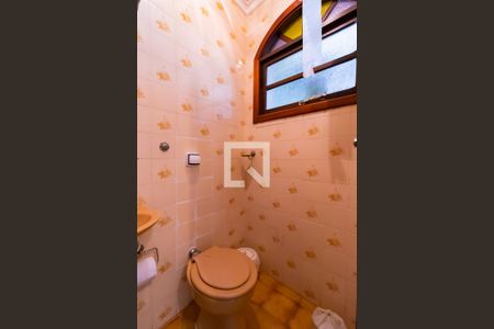 Casa à venda com 220m², 3 quartos e 6 vagasBanheiro de Serviço