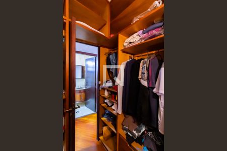 Casa à venda com 220m², 3 quartos e 6 vagasCloset da Suíte