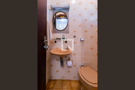 Casa à venda com 220m², 3 quartos e 6 vagasBanheiro de Serviço