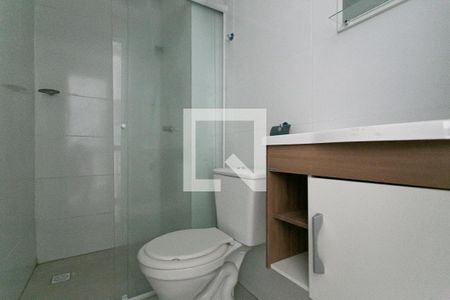 Banheiro de kitnet/studio para alugar com 1 quarto, 22m² em Cidade Mãe do Céu, São Paulo