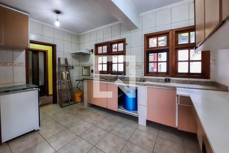 Casa à venda com 316m², 3 quartos e 4 vagas Casa à venda com 316m², 3 quartos e 4 vagasCozinha