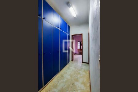 Casa à venda com 316m², 3 quartos e 4 vagas Casa à venda com 316m², 3 quartos e 4 vagasCorredor