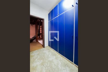 Casa à venda com 316m², 3 quartos e 4 vagas Casa à venda com 316m², 3 quartos e 4 vagasCorredor