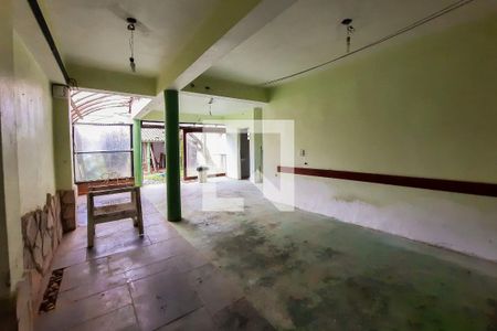 Casa à venda com 316m², 3 quartos e 4 vagas Casa à venda com 316m², 3 quartos e 4 vagasVaranda