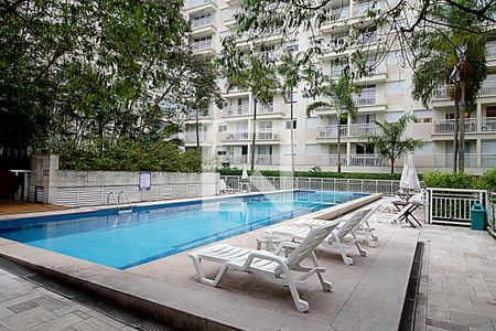 Apartamento à venda com 35m², 1 quarto e 1 vaga Apartamento à venda com 35m², 1 quarto e 1 vagaÁrea comum - Piscina