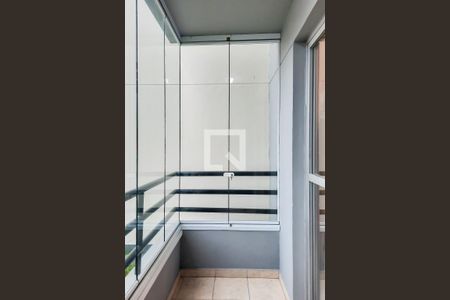 Apartamento à venda com 74m², 3 quartos e 1 vaga Apartamento à venda com 74m², 3 quartos e 1 vagaVaranda