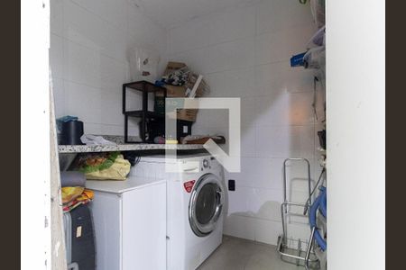 Casa à venda com 300m², 3 quartos e 3 vagas Casa à venda com 300m², 3 quartos e 3 vagasÁrea de Serviço