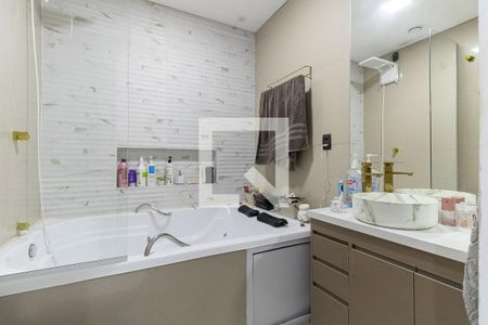 Casa à venda com 300m², 3 quartos e 3 vagas Casa à venda com 300m², 3 quartos e 3 vagasBanheiro da Suíte
