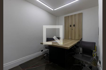 Casa à venda com 300m², 3 quartos e 3 vagas Casa à venda com 300m², 3 quartos e 3 vagasEscritório 2