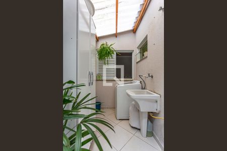 Casa à venda com 214m², 2 quartos e 3 vagas Casa à venda com 214m², 2 quartos e 3 vagasÁrea de Serviço